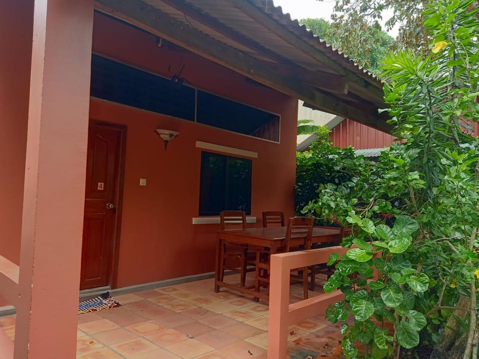 Patio, Facade/entrance