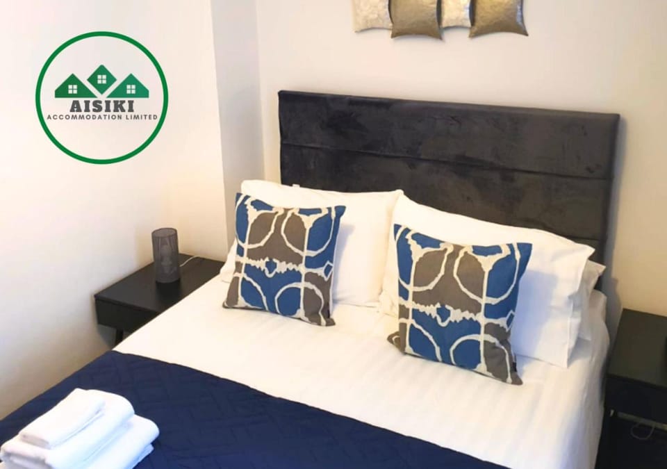 Bed, Logo/Certificate/Sign, Bedroom