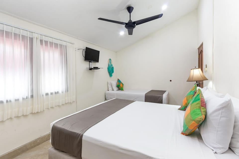 Bed, TV and multimedia, Bedroom