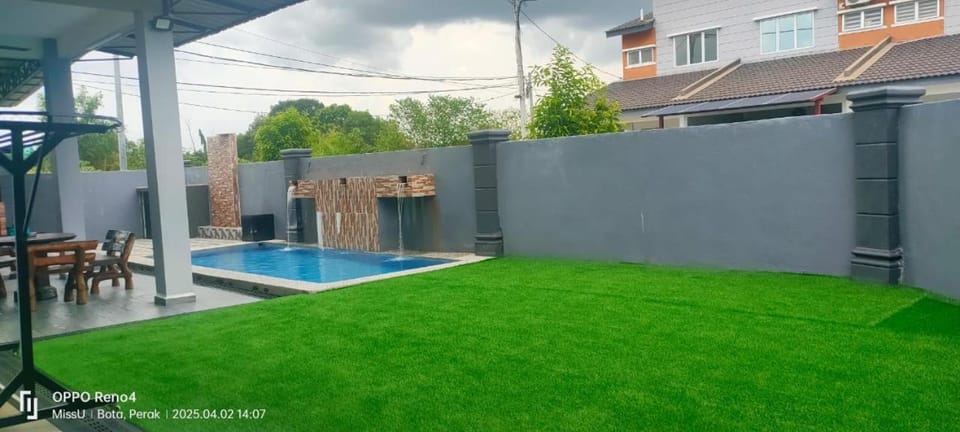 Rania Homestay With Private Pool Seri Iskandar Perak Near UTP UITM House in Perak Tengah District