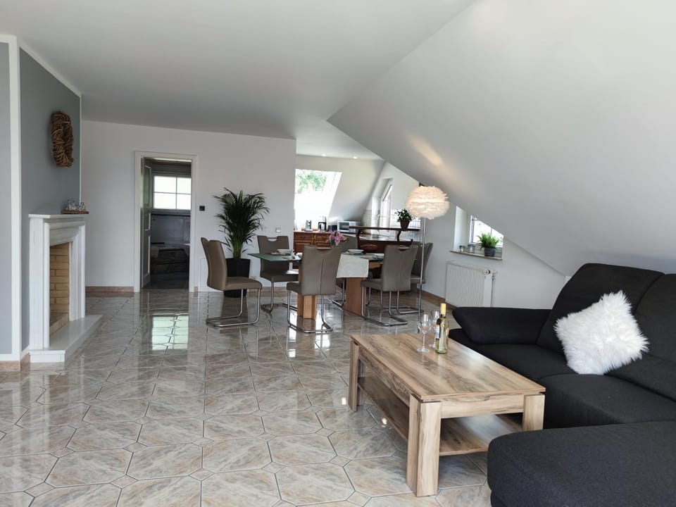 Living room, Lounge or bar, Seating area, Dining area