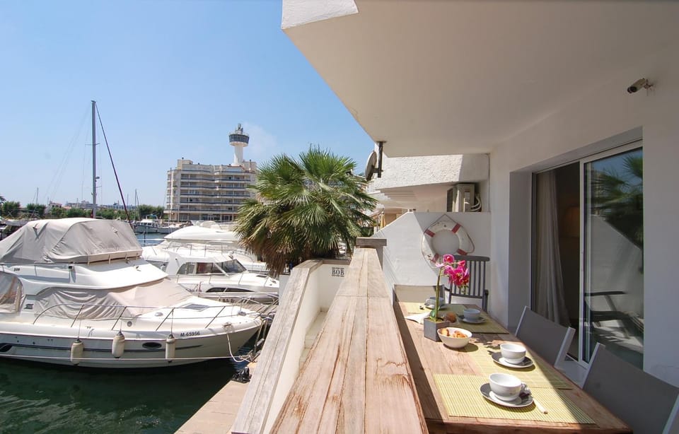 View (from property/room), Balcony/Terrace, Dining area