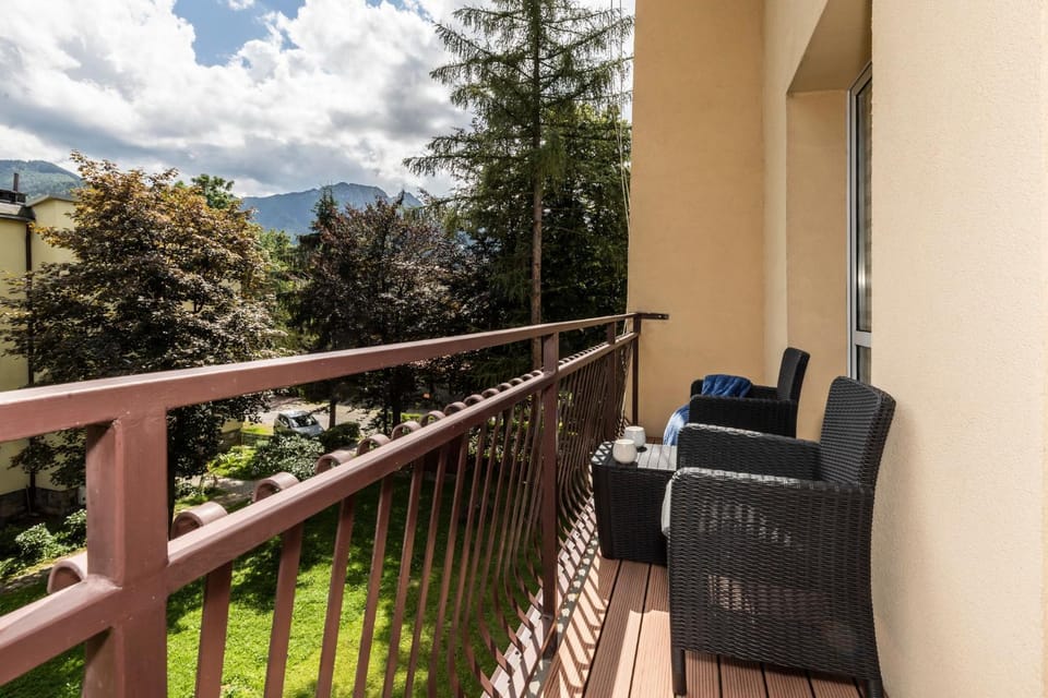Balcony/Terrace, Mountain view