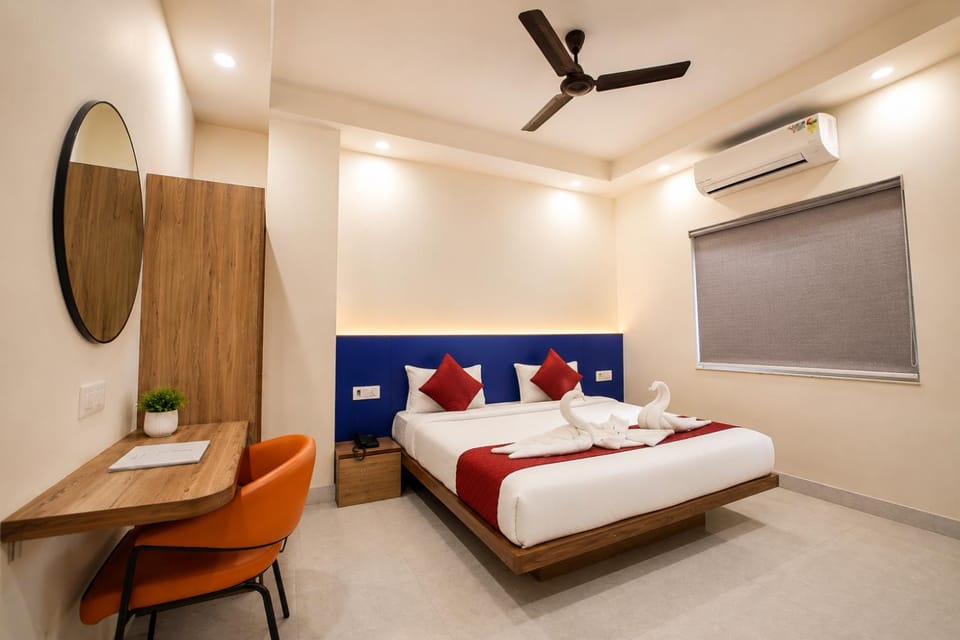 Photo of the whole room, air conditioner