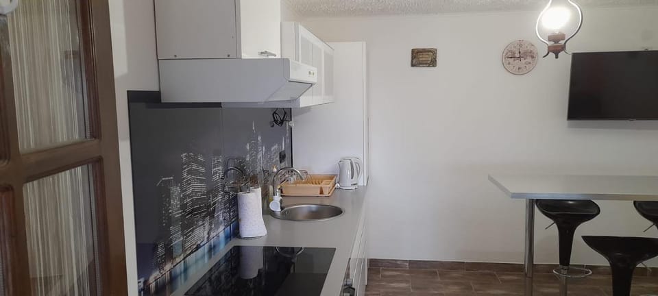TV and multimedia, Kitchen or kitchenette, Dining area