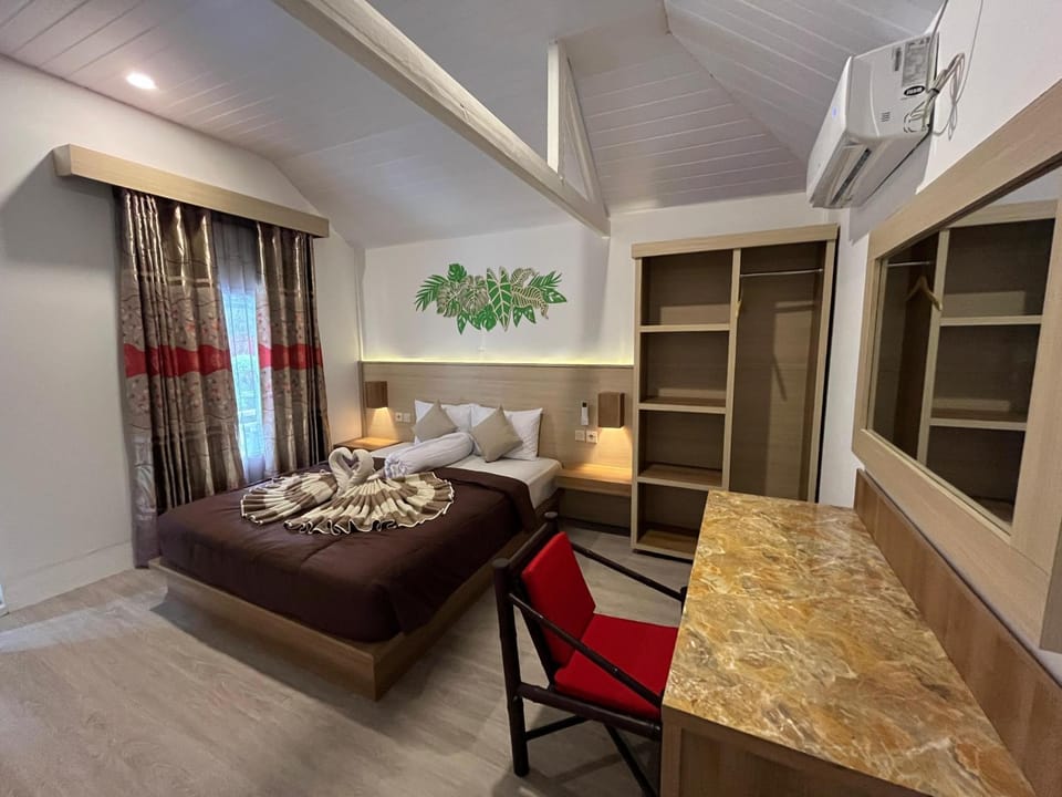 Seating area, Bedroom, air conditioner