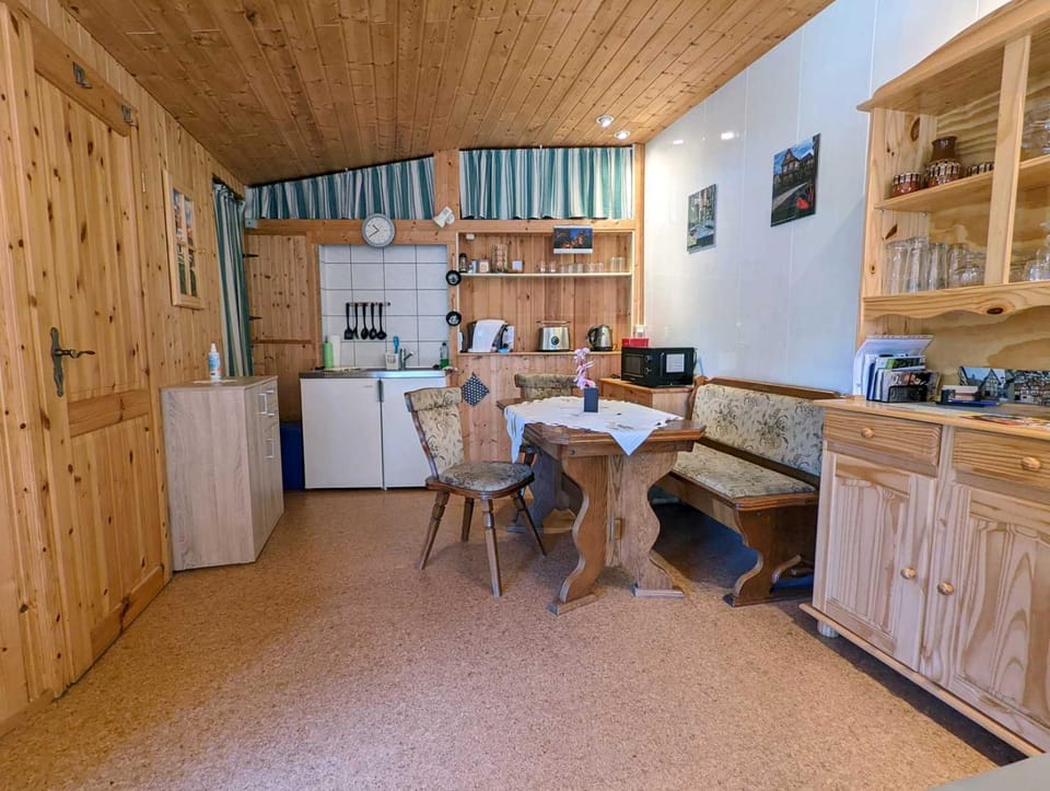 Kitchen or kitchenette, Seating area, Dining area