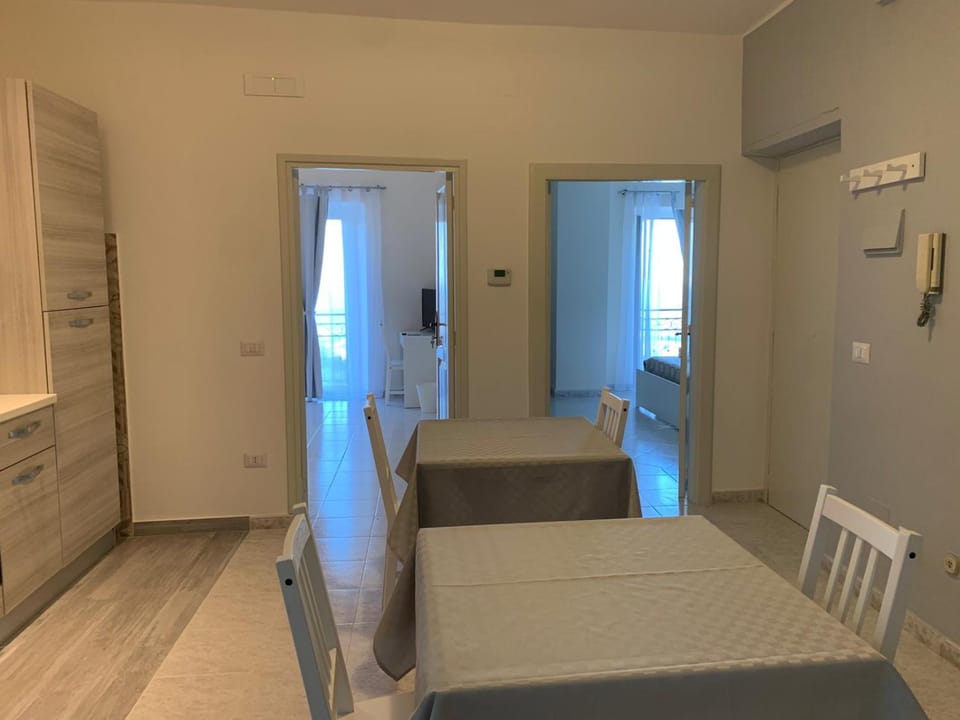 Bed, Living room, Photo of the whole room, Seating area, Dining area, Bedroom, air conditioner