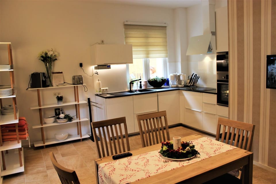 Dining area, kitchen