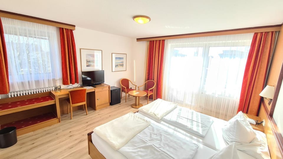 Bed, Photo of the whole room, Seating area, Bedroom, hair dresser