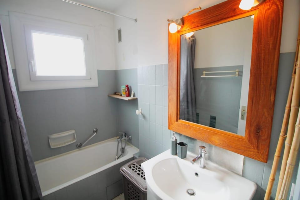 Bathroom, Bath
