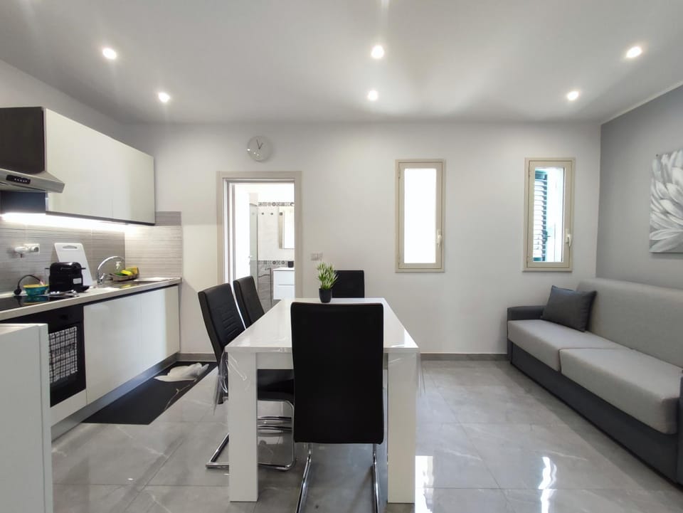 Kitchen or kitchenette, Living room, Seating area, Dining area, oven, stove