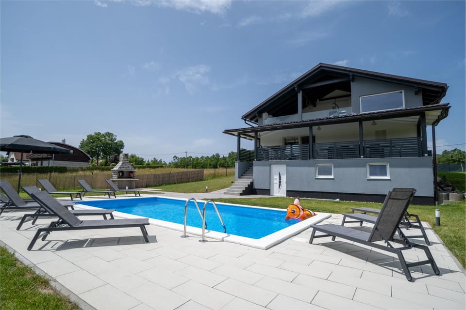 Property building, Day, Pool view, Swimming pool, sunbed