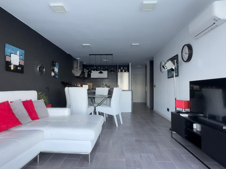 TV and multimedia, Living room, Seating area, Dining area, air conditioner