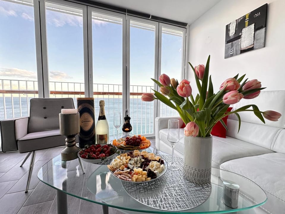Living room, Sea view