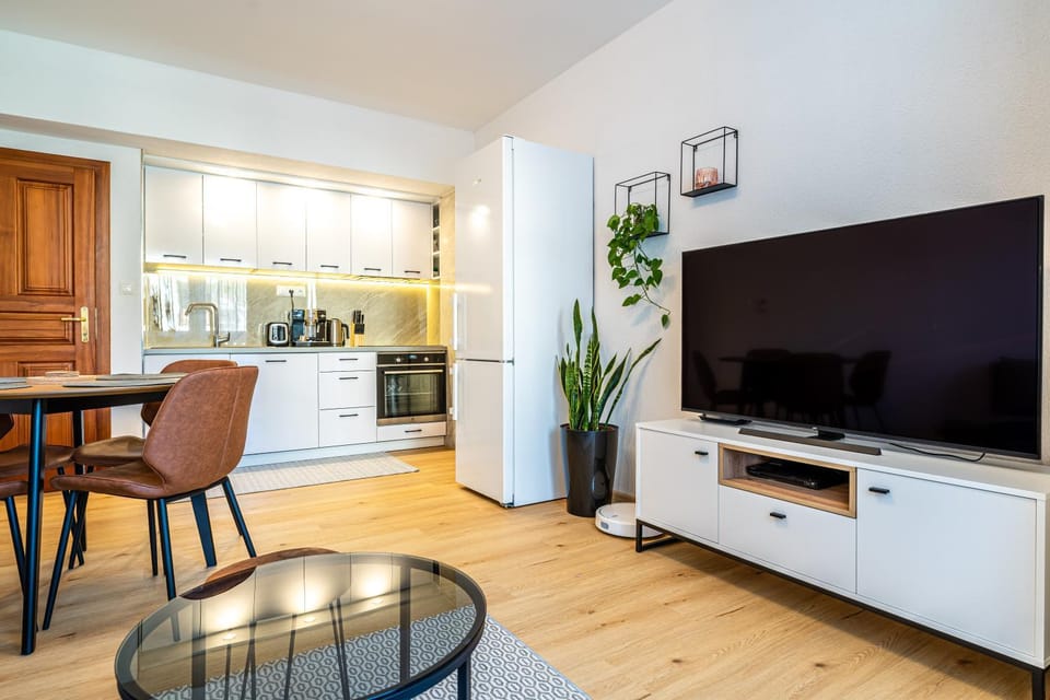 Living room, Dining area, kitchen