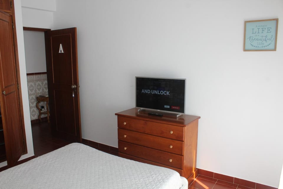 TV and multimedia, Balcony/Terrace, Decorative detail, Bedroom, locker, towels, wardrobe