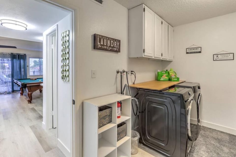Casa Lucaccini - Gym/Pool/Spa/ Prime Location 4BR Villa in Las Vegas