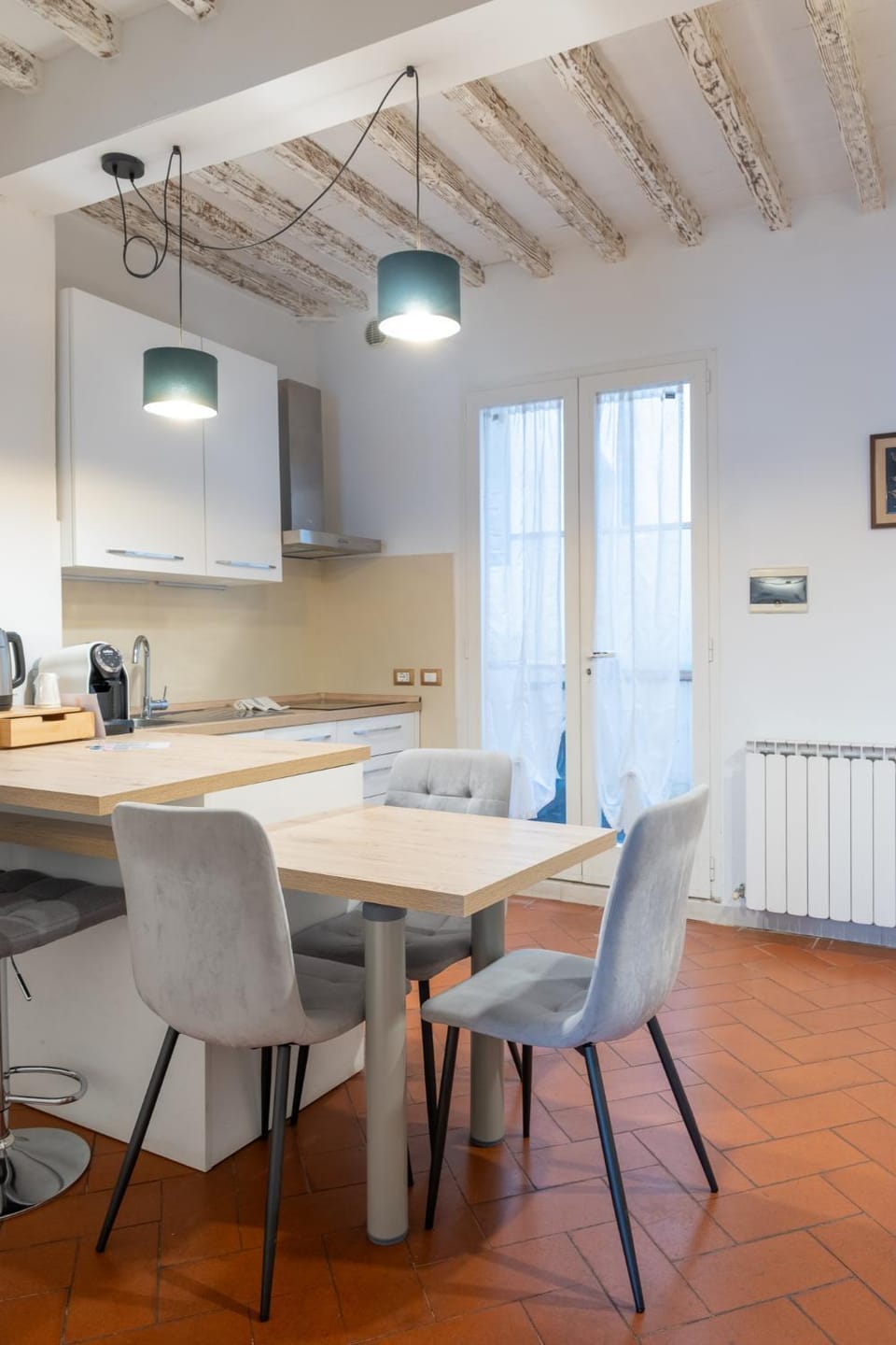 Kitchen or kitchenette, Dining area, stove