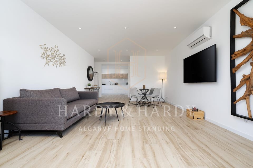 TV and multimedia, Living room, Seating area, air conditioner