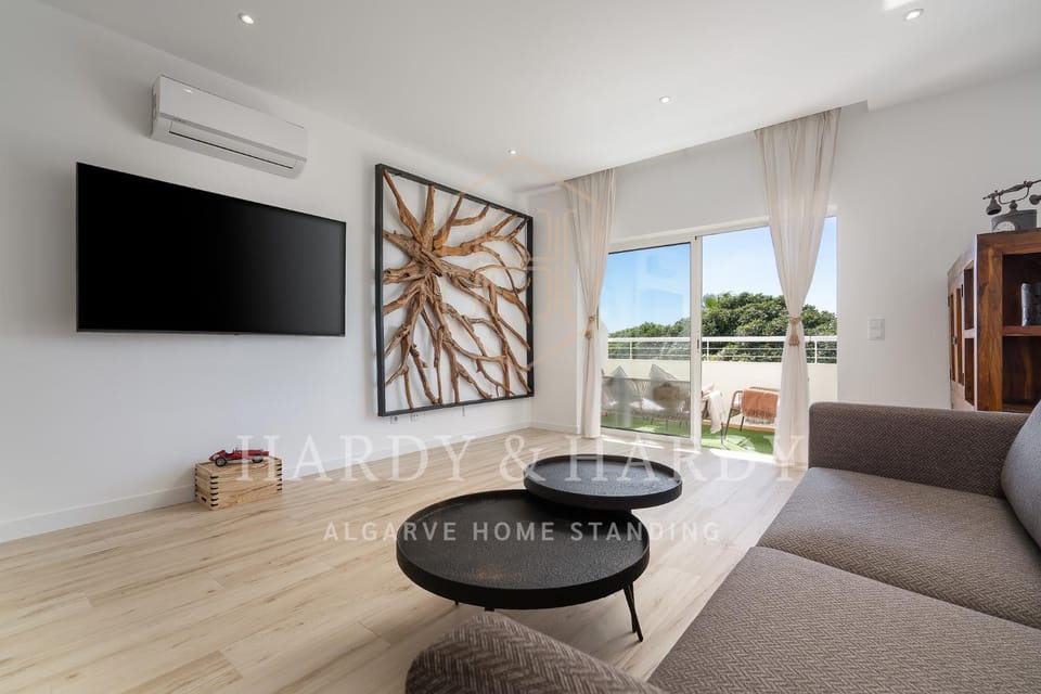 TV and multimedia, Living room, Decorative detail, Decorative detail, Dining area