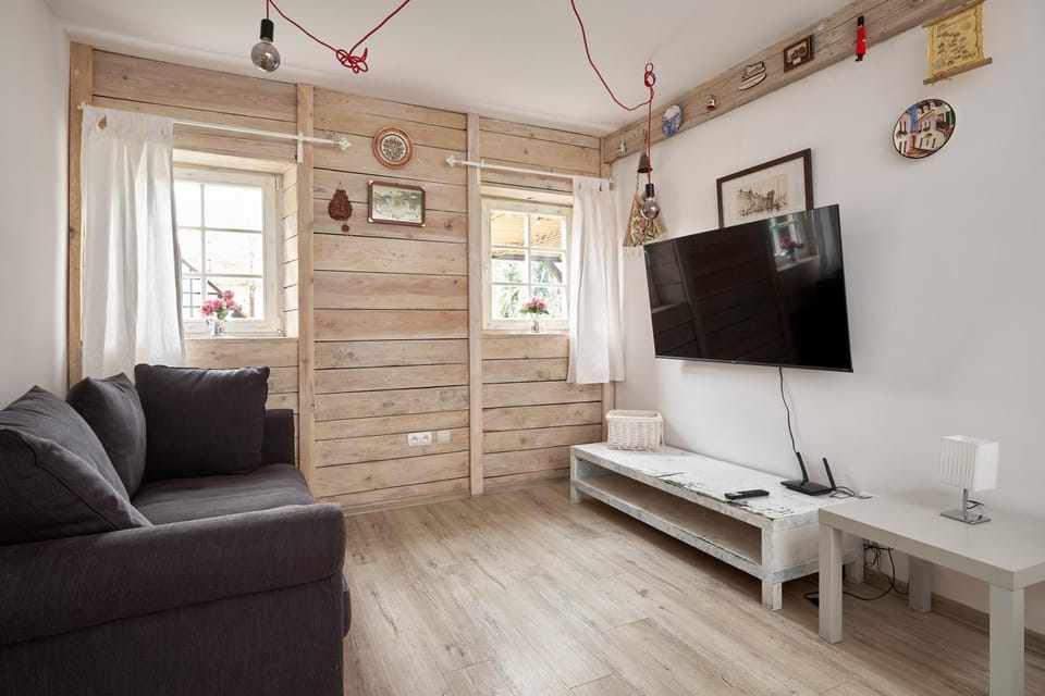 Communal lounge/ TV room, TV and multimedia, Living room, Seating area, Evening entertainment