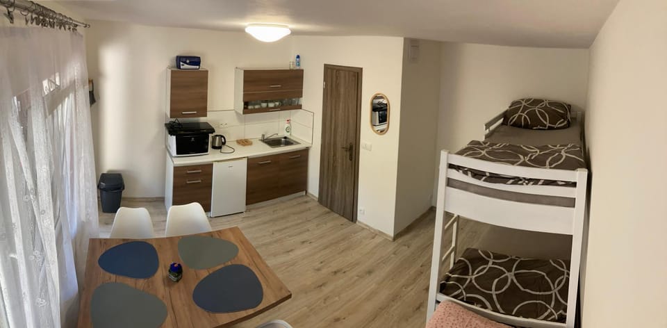Bed, Kitchen or kitchenette, Photo of the whole room, Bedroom, stove