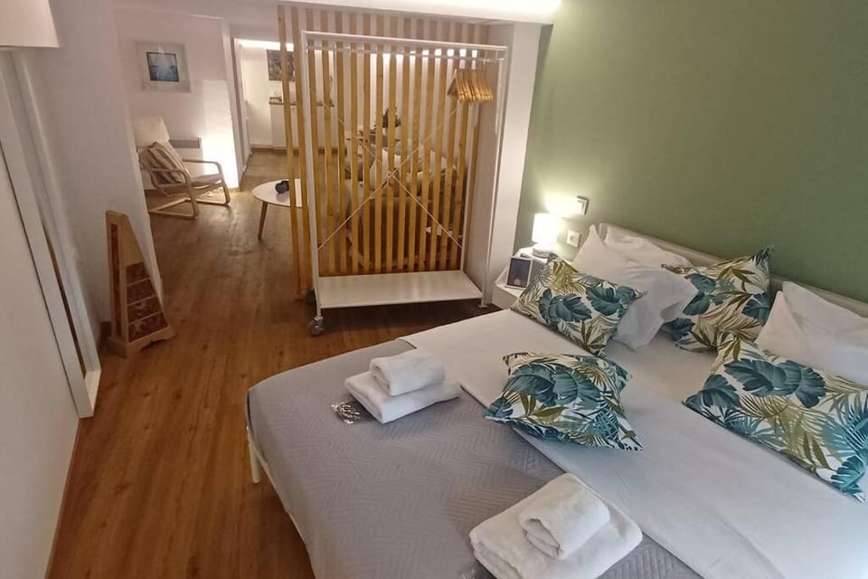 The Owl nest Modern and Cozy place in the Historical Center Apartment in Athens