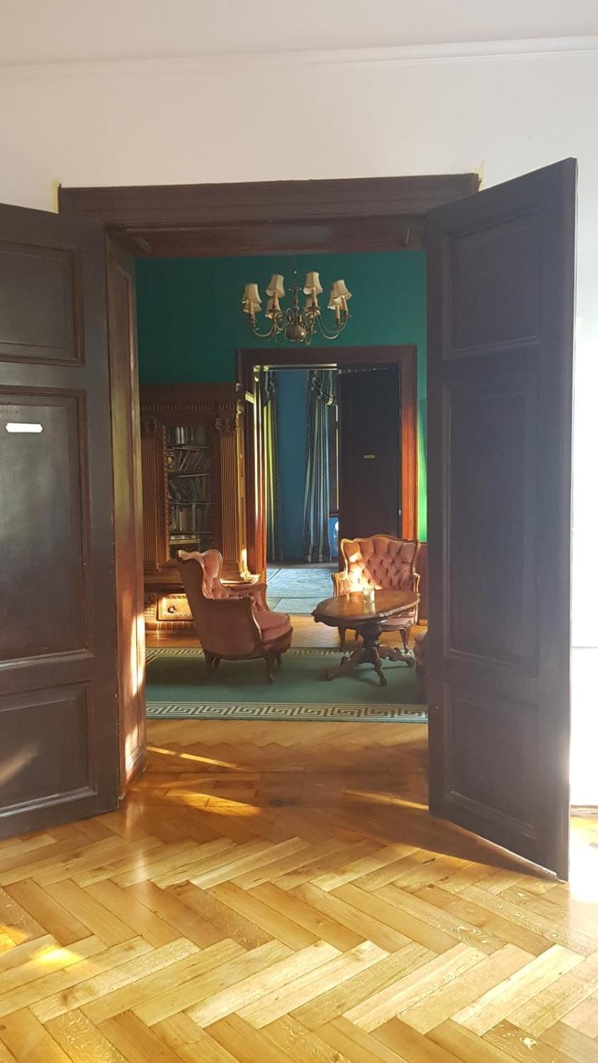 Living room, Photo of the whole room, Seating area, wardrobe