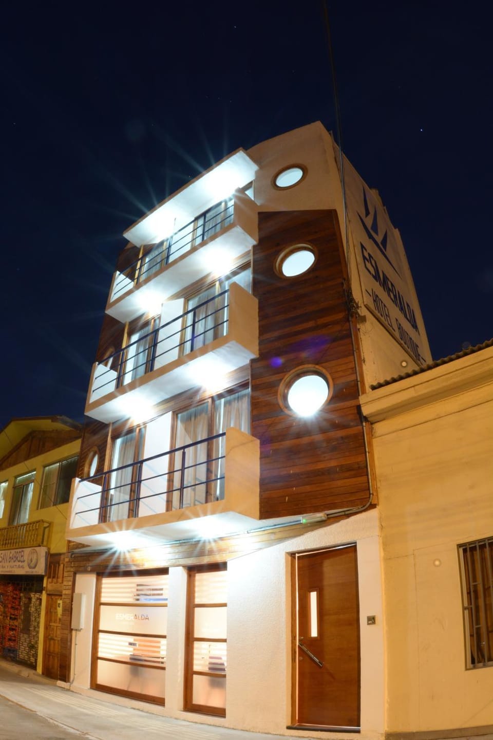 Facade/entrance