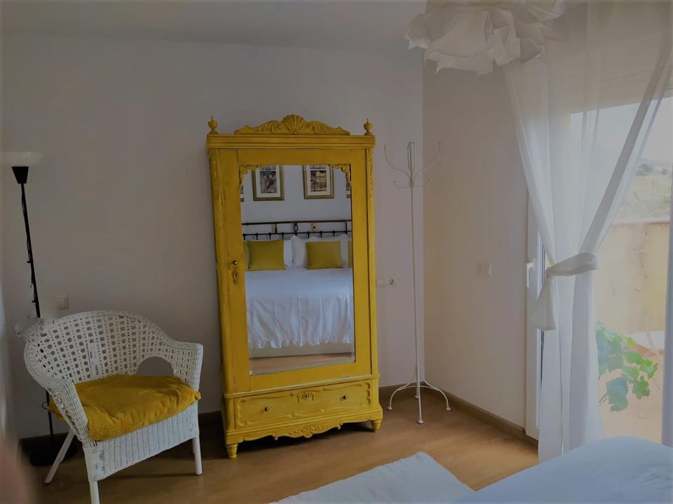 Photo of the whole room, Bedroom