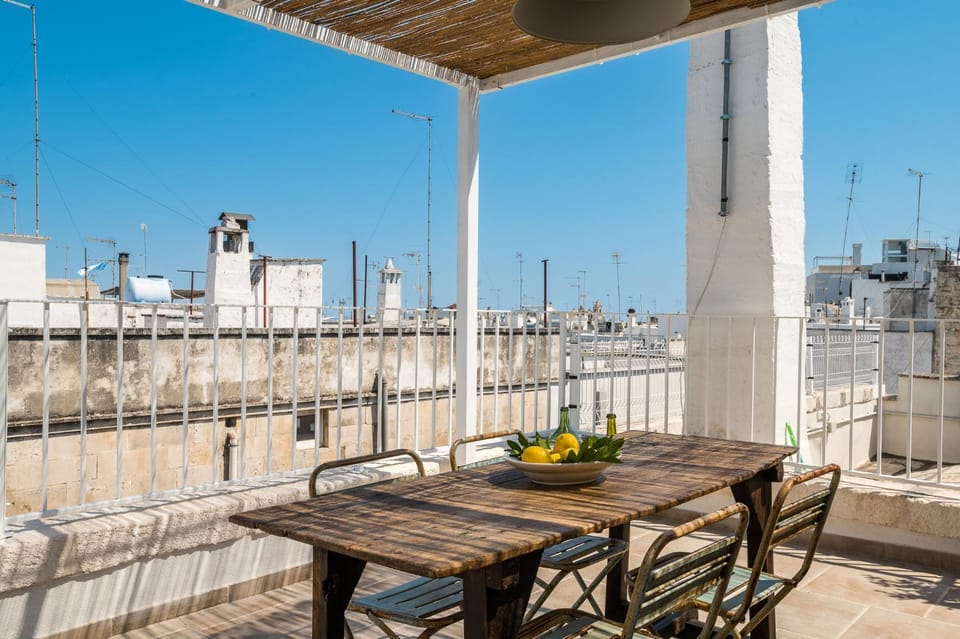 Patio, View (from property/room), Balcony/Terrace, Dining area, City view, Sea view, Street view, Quiet street view