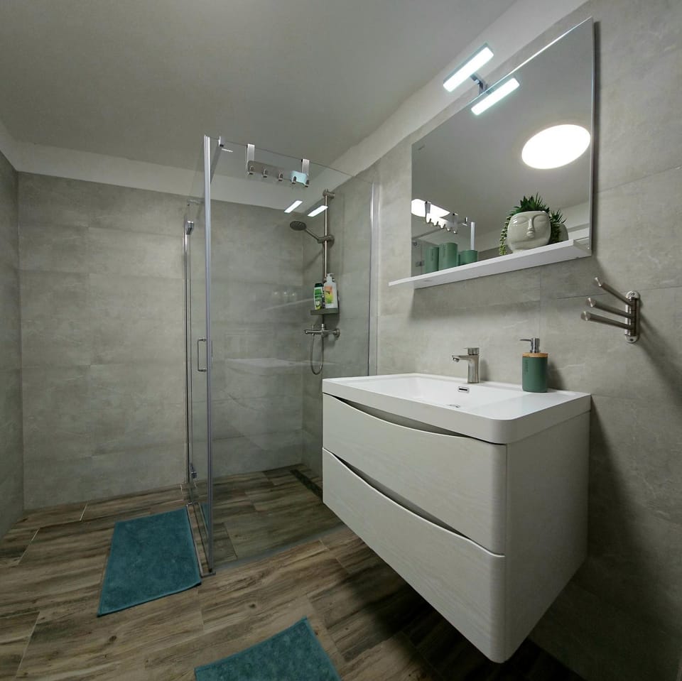 APARTMENTS Mac Hulas BY THE SEA Apartment in Tisno