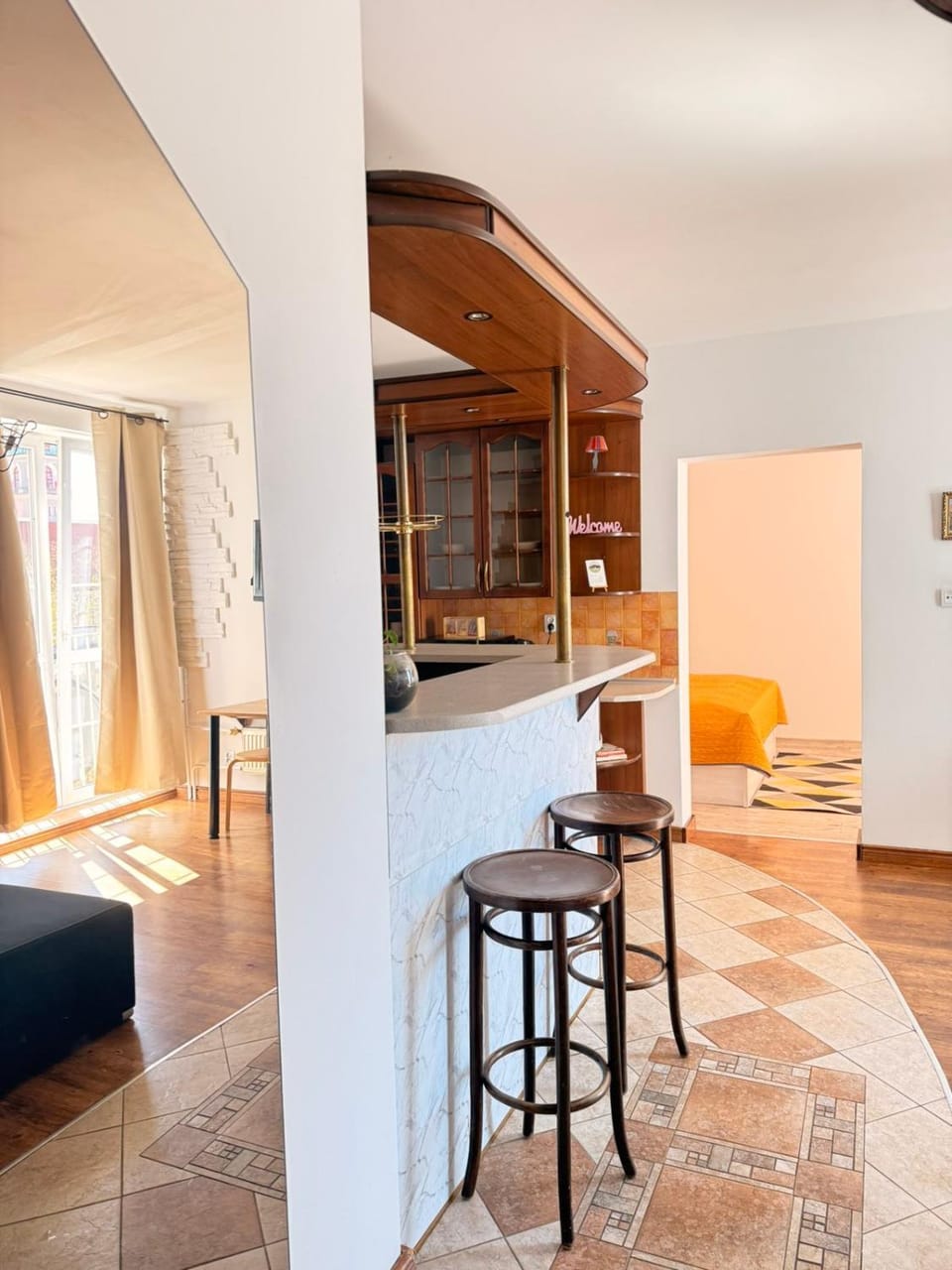 Kitchen or kitchenette, minibar