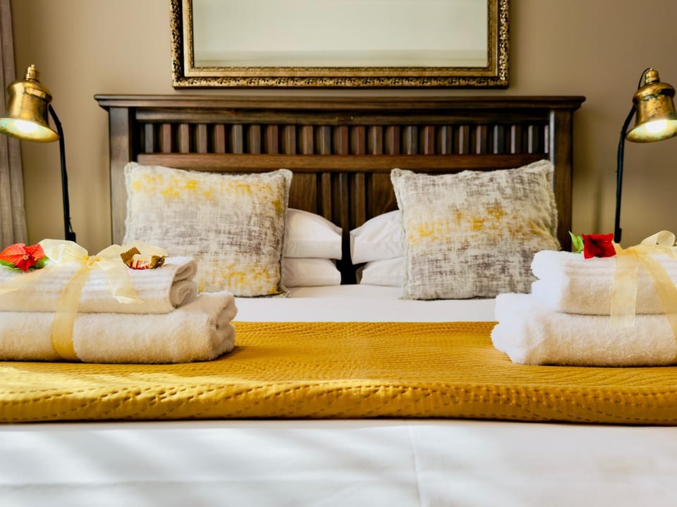Bed, towels