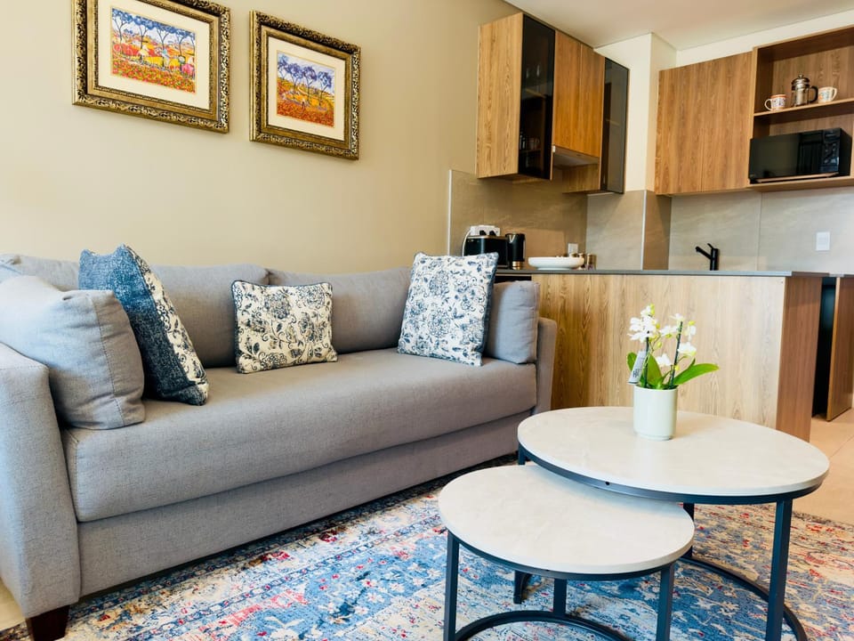 Kitchen or kitchenette, Photo of the whole room, Seating area