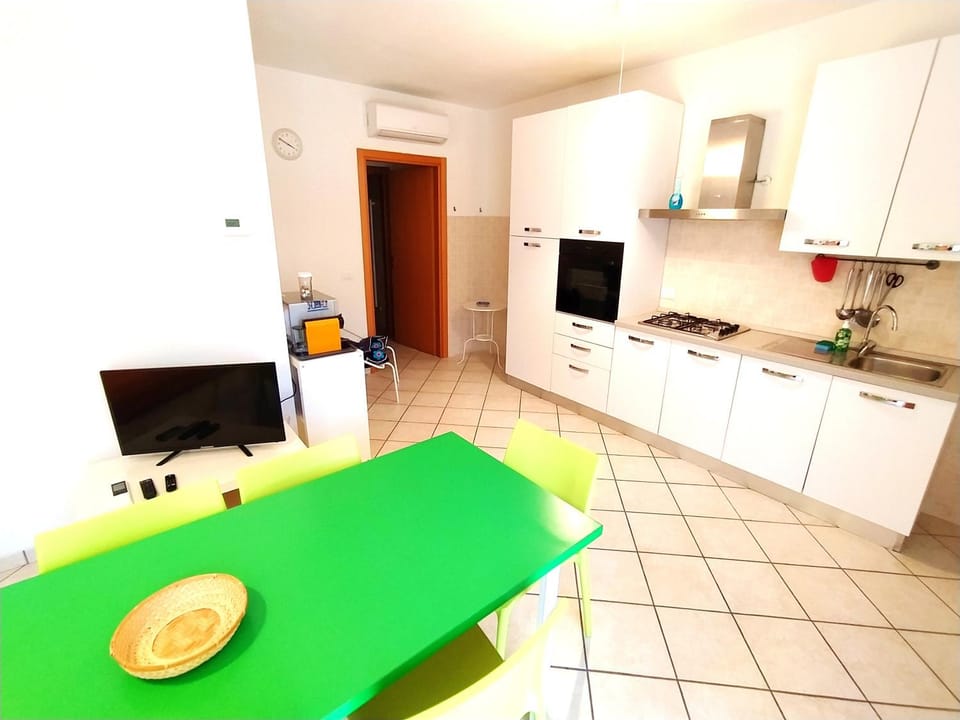 TV and multimedia, Kitchen or kitchenette, Dining area, minibar, pet friendly, stove
