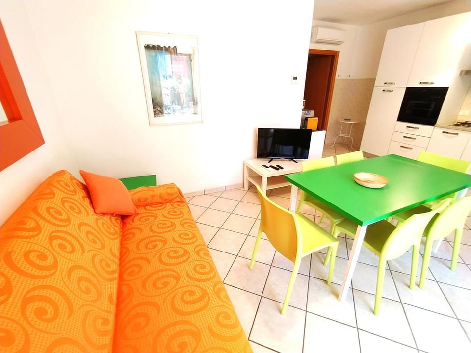 TV and multimedia, Kitchen or kitchenette, Living room, Seating area, Dining area, minibar