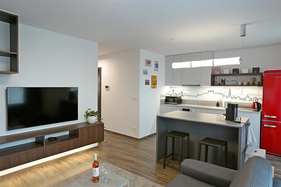 Communal lounge/ TV room, Kitchen or kitchenette, Dining area