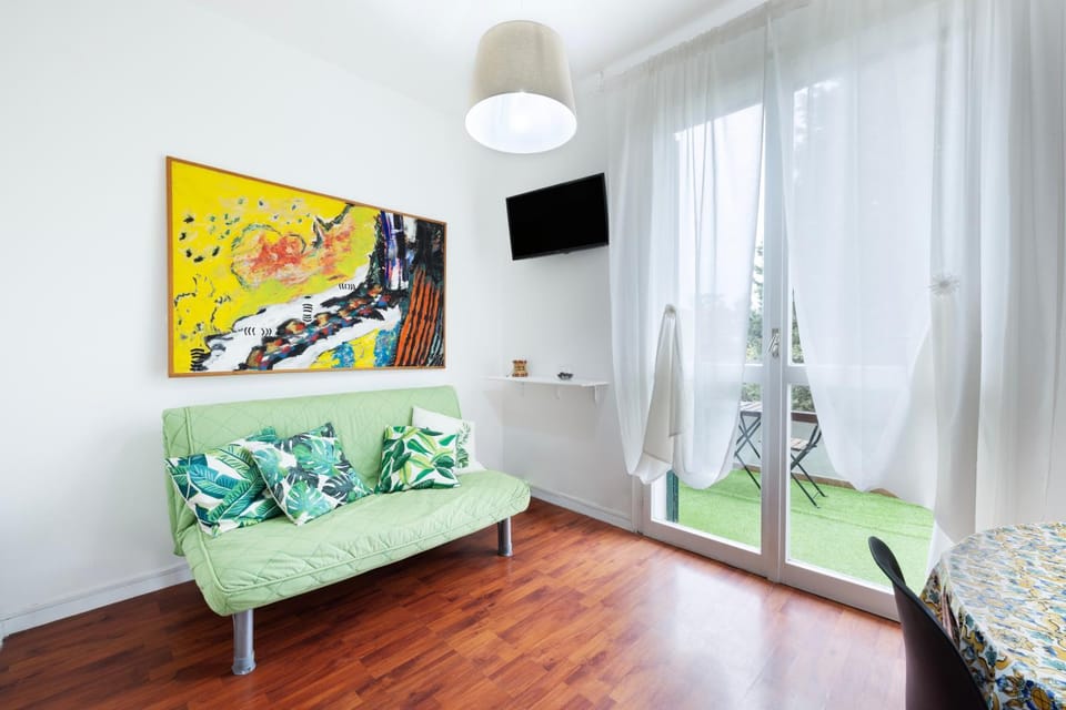 Communal lounge/ TV room, Bed