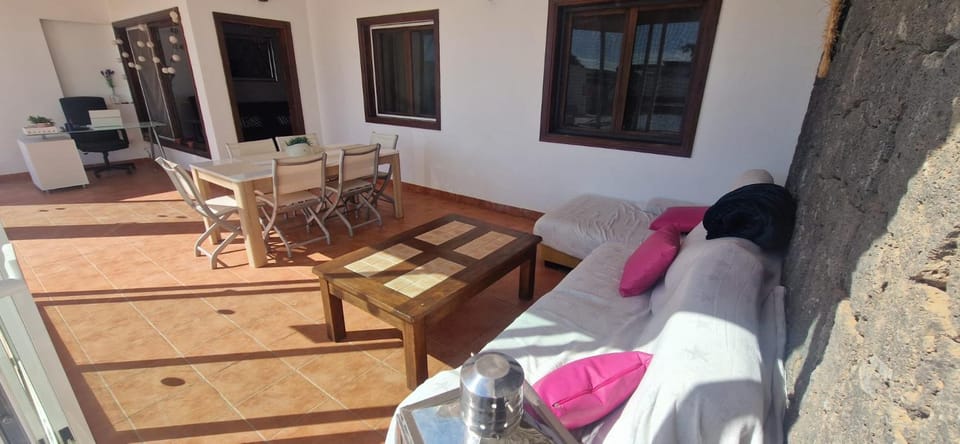 Balcony/Terrace, Living room, Seating area, Dining area