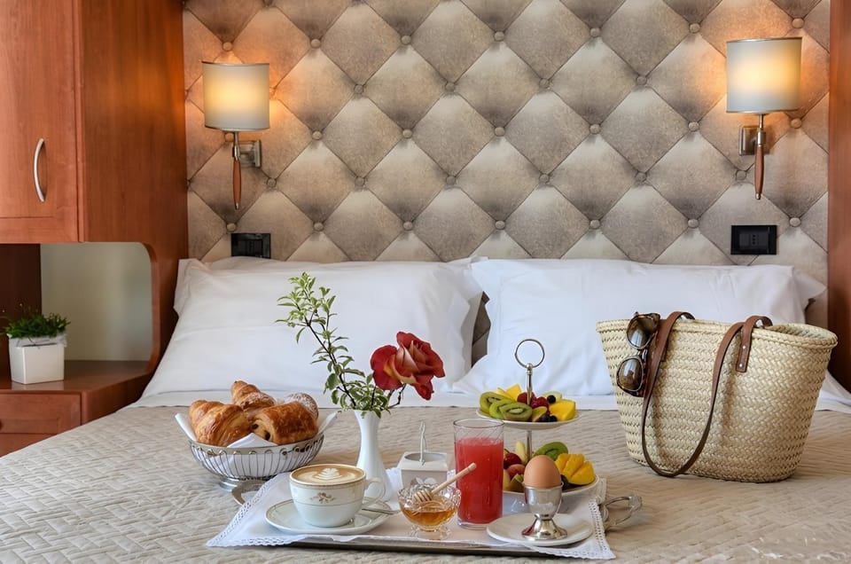 Bed, Bedroom, Breakfast
