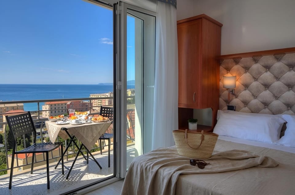 Bed, Balcony/Terrace, Bedroom, Sea view