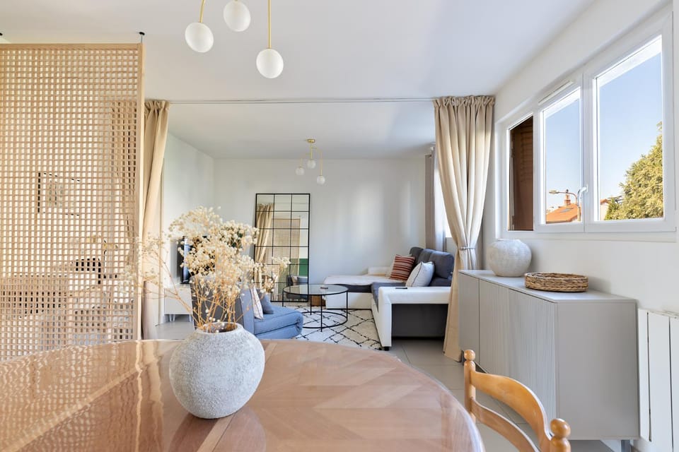 Living room, Dining area