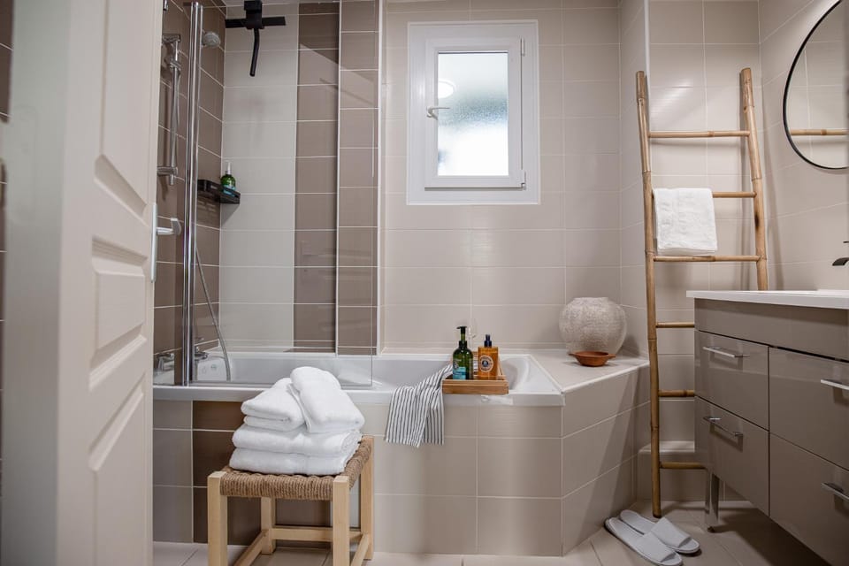 Shower, Bathroom, Bath, towels