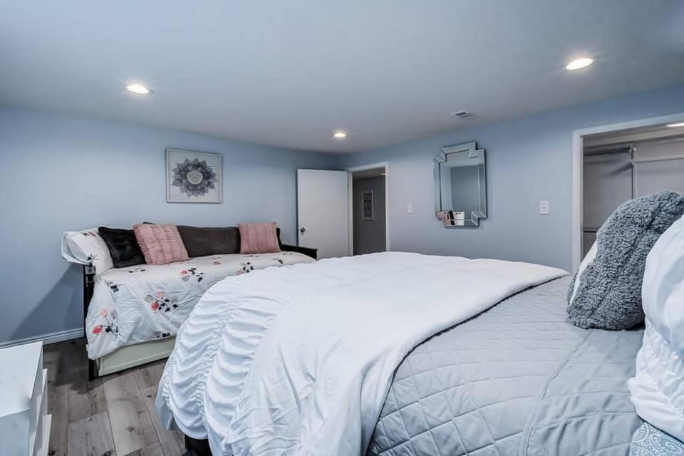 Bed, Bedroom