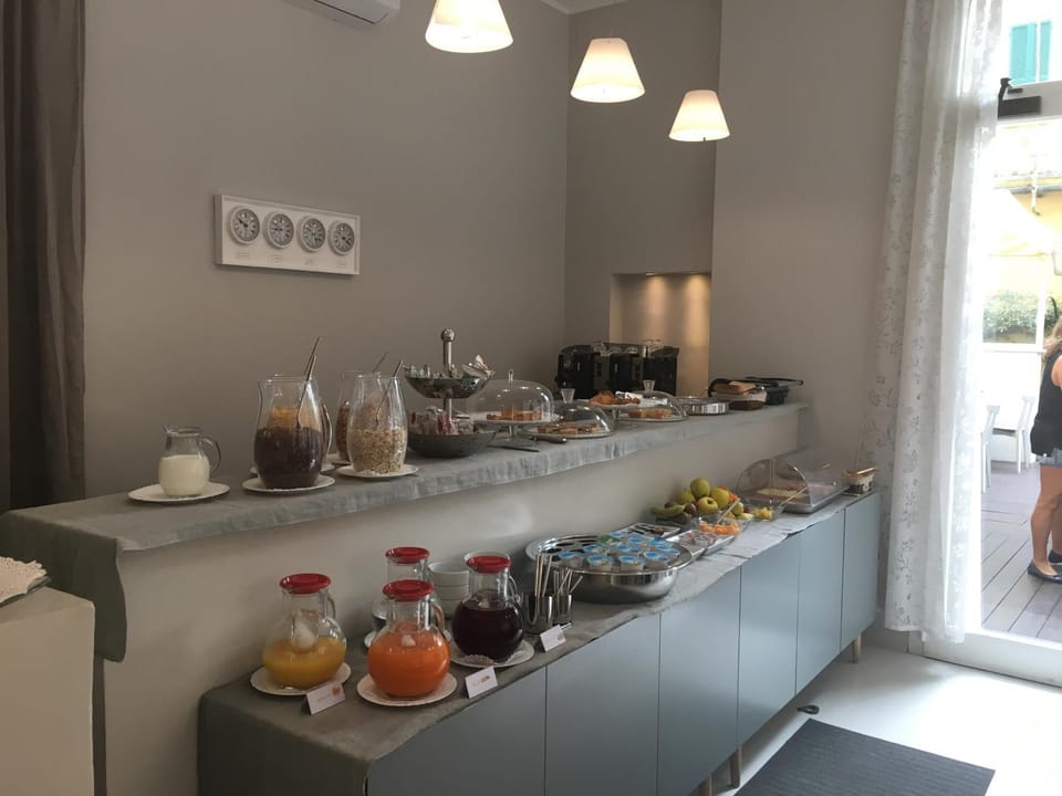 Buffet breakfast, Italian breakfast, Non alcoholic drinks