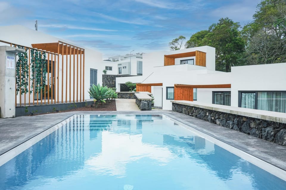 Pool view, Swimming pool, sunbed