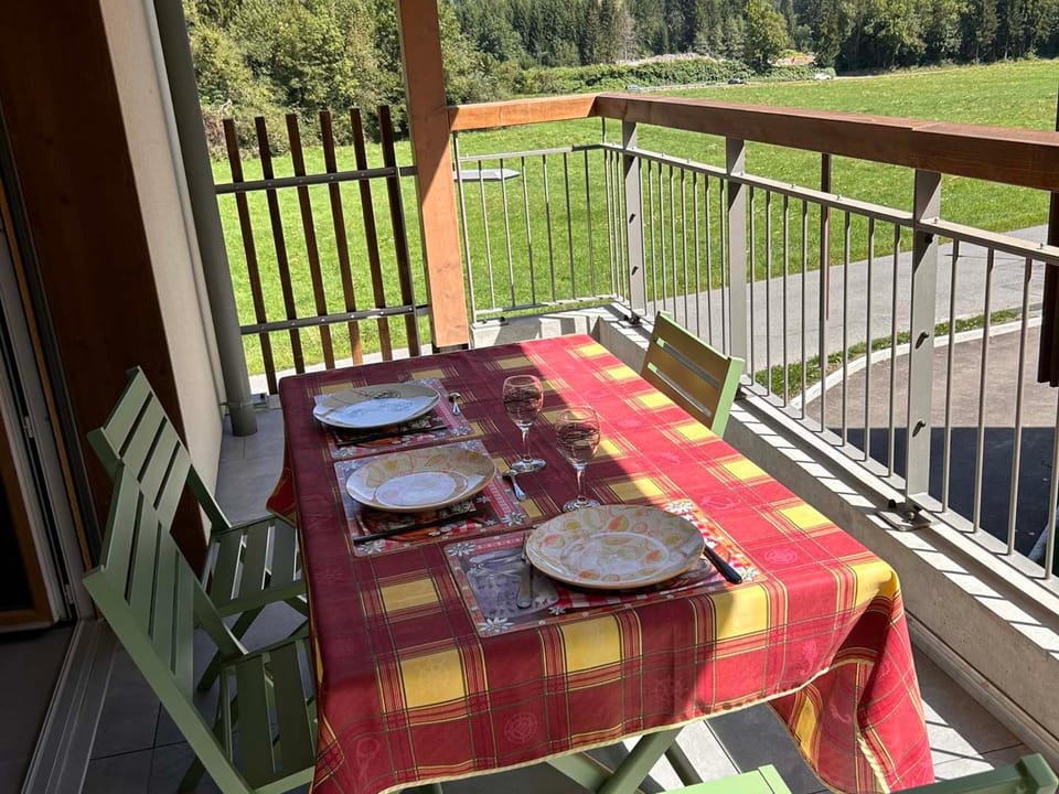 Appartement neuf avec balcon et navette pour le ski - FR-1-624-113 Apartment in Morillon