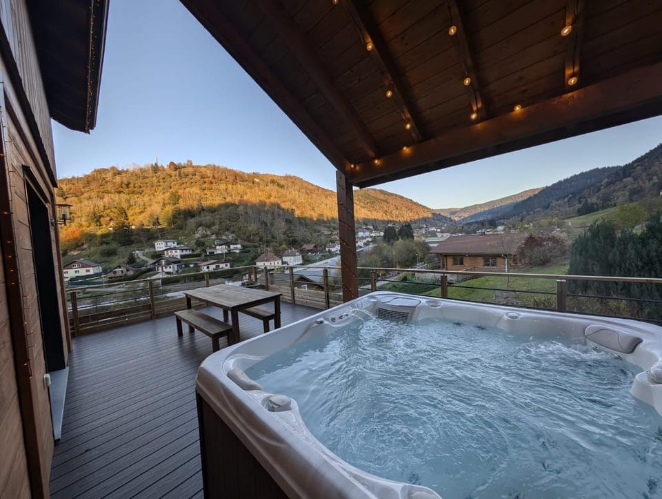 Casa de Monzel with 6-Person Jacuzzi & Panoramic View Chalet in La Bresse